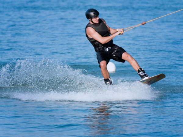 Orczyk wakeboardowy: Doskonałe połączenie wytrzymałości, elastyczności i wydajności na wodzie